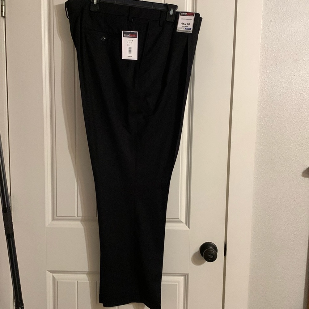 NWT Men’s Roundtree & Yorke Travel Smart pants